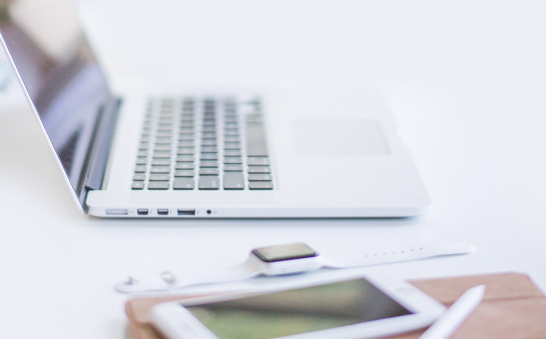 Laptop voor het maken van een website 